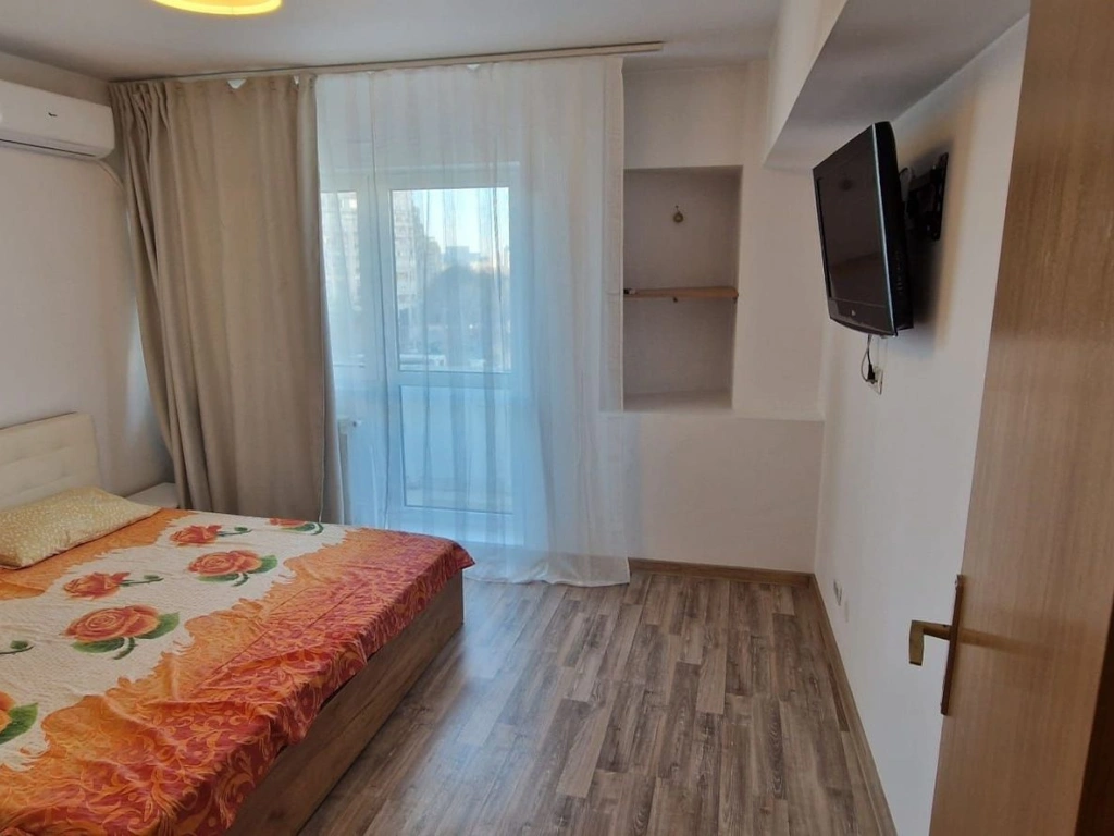 Ag BRASADAS închiriază ap 2 cam etaj 4/9 Piata Alba Iulia.