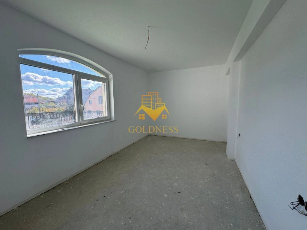Casa 4 Camere Semifinisata, Curte 450mp, Terasa 65mp,  Dezmir