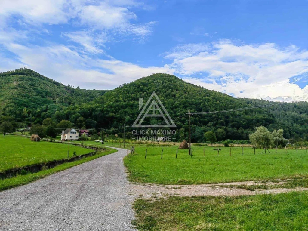 Casa,anexe si14.328 mp teren partial intravilan, com. Bulz, jud. Bihor