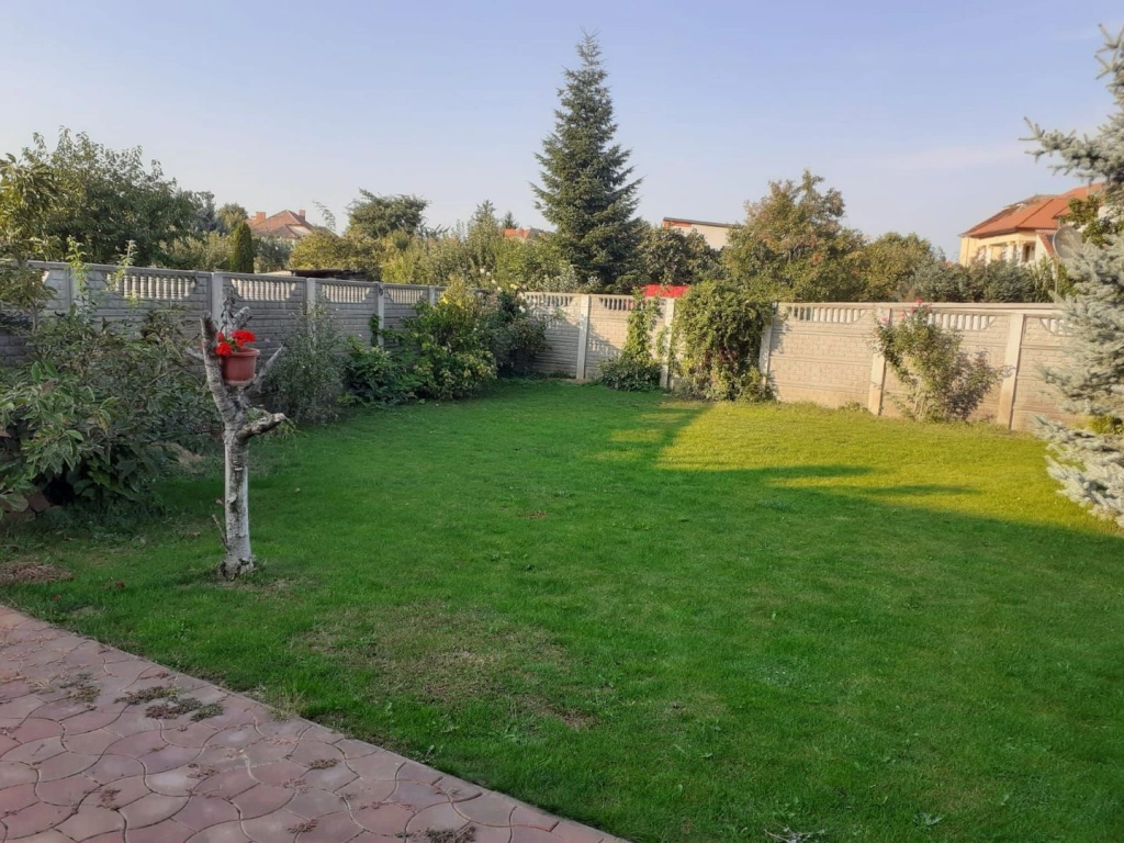 Ag EUROPA vinde casa individuala 6 cam. si teren 5 ari în Titulescu.