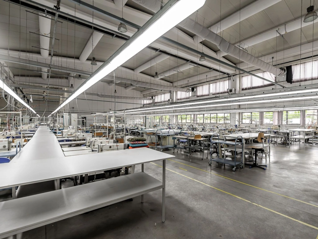 Oportunitate: Hală de producție și depozitare cu birouri în Arad