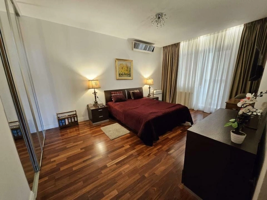 Ap. 3 cam. Herastrau Nordului, 3 bai, view liber, parcare, boxa.