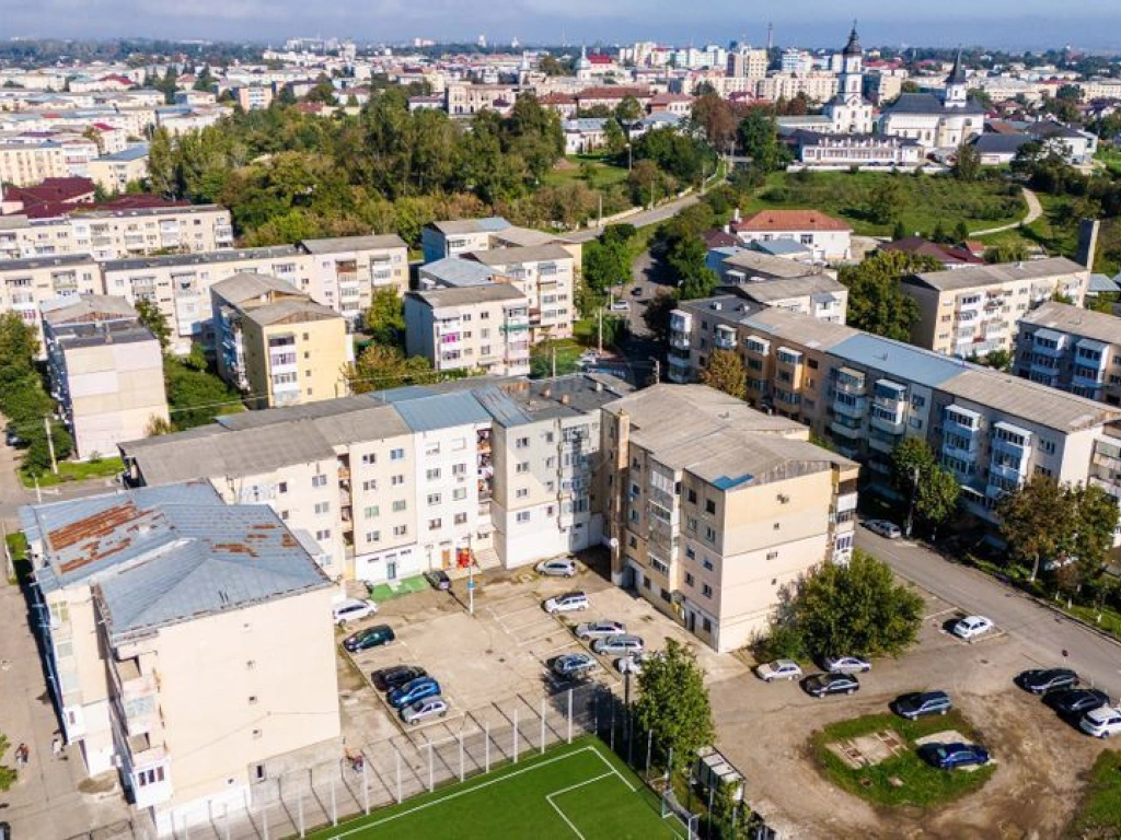 🚀 Spațiu Comercial Multifuncțional 158 mp la intrarea Aqua-Roman Parq