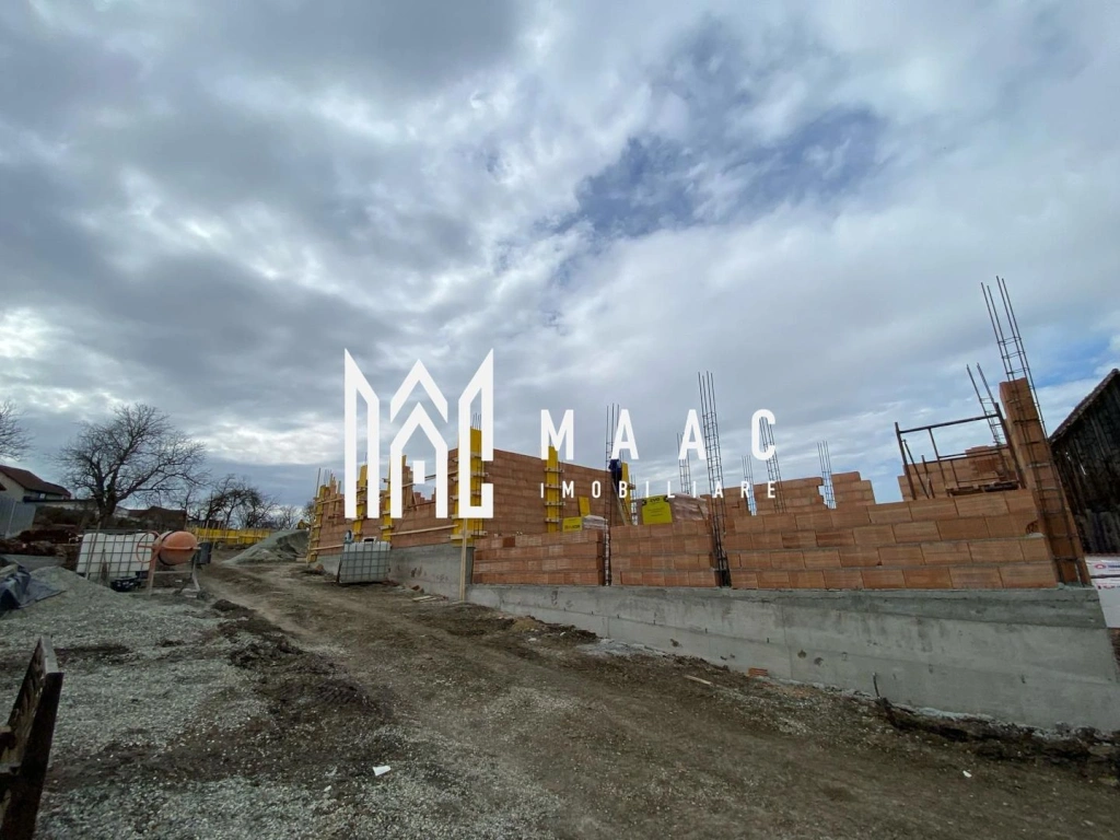 Casă Tip Duplex | 4 Camere | 2 Balcoane | Terasă | Șura Mică