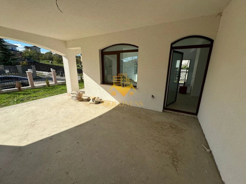 Casa 4 Camere Semifinisata, Curte 450mp, Terasa 65mp,  Dezmir