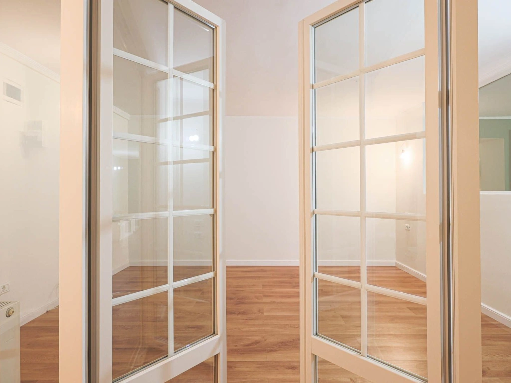 Apartament 95 mp pe Iuliu Maniu la casă, curte proprie inchisa