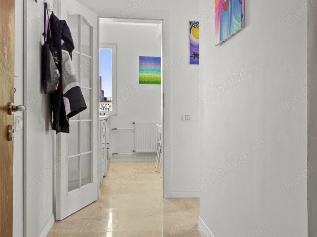 BRASADAS vinde Studio Lux Etaj 9/9 40mp Piata Romana.