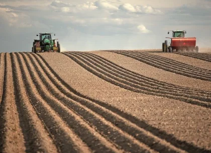 1.835 ha Fermă operațională și teren agricol (Vestul României)