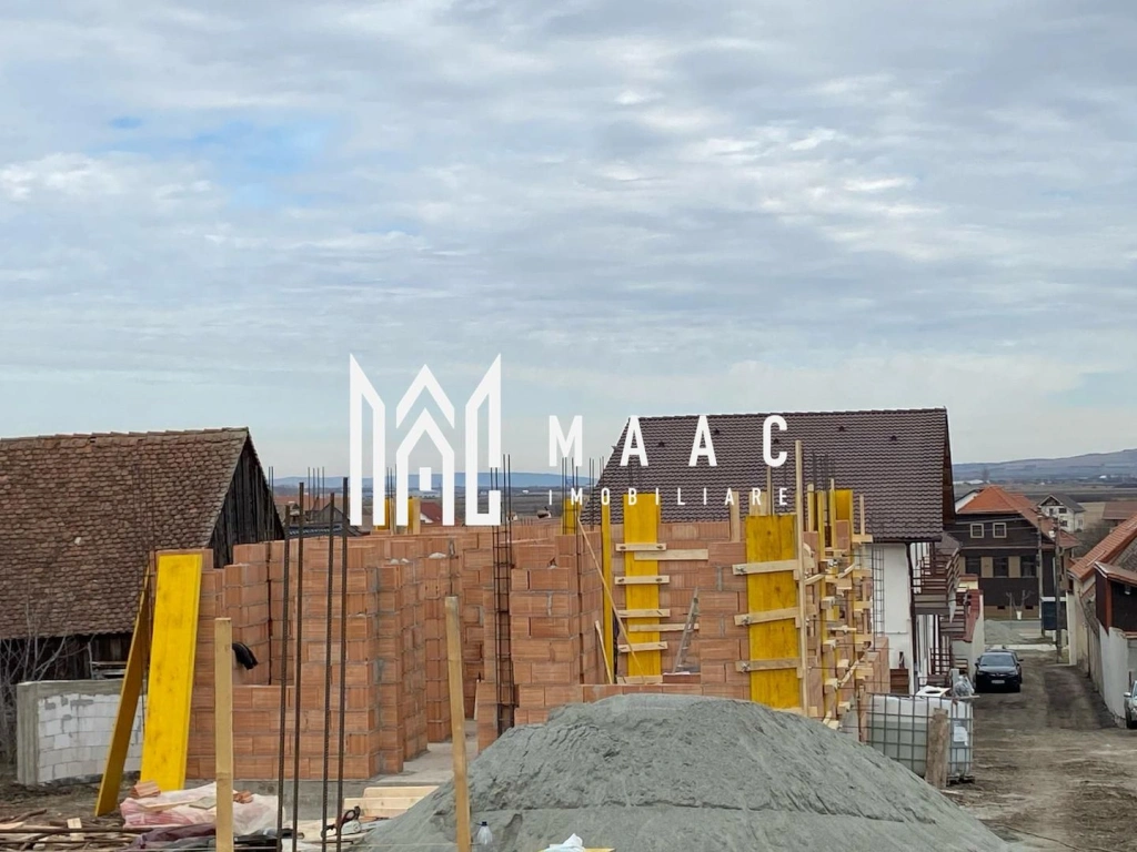 Casă Tip Duplex | 4 Camere | 2 Balcoane | Terasă | Șura Mică