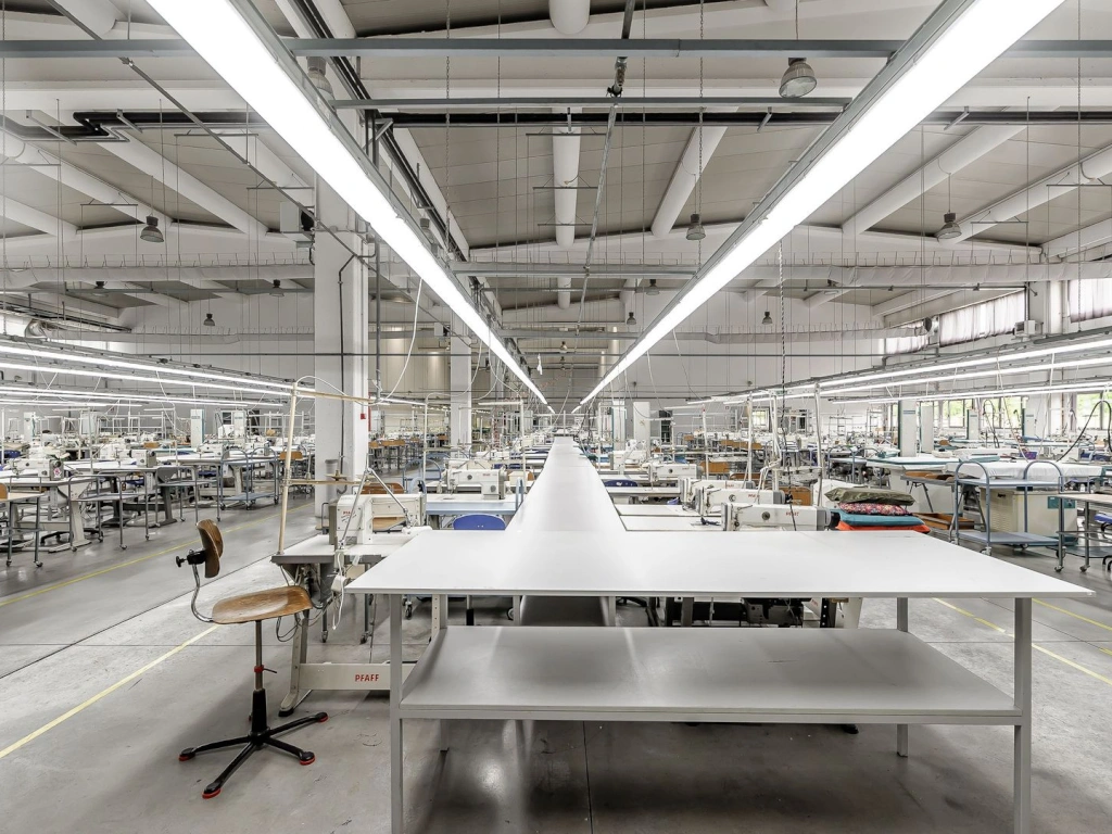 Oportunitate: Hală de producție și depozitare cu birouri în Arad
