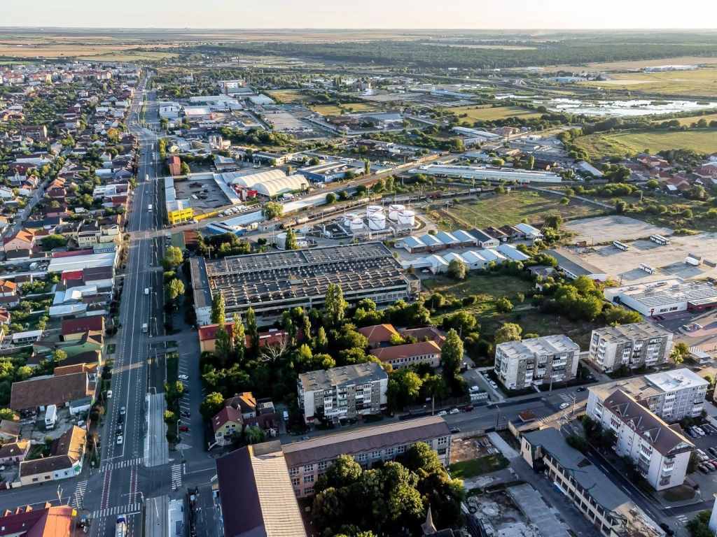 3 hale industriale aproape de A1 Arad