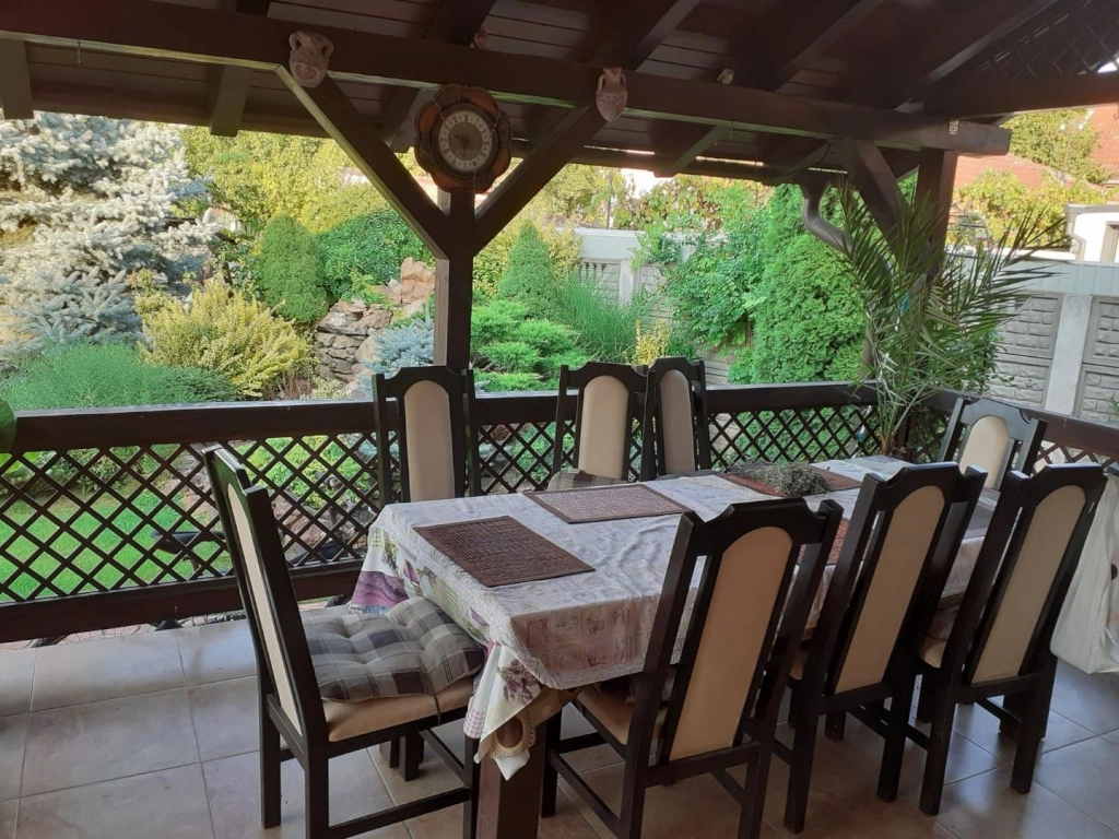 Ag EUROPA vinde casa individuala 6 cam. si teren 5 ari în Titulescu.