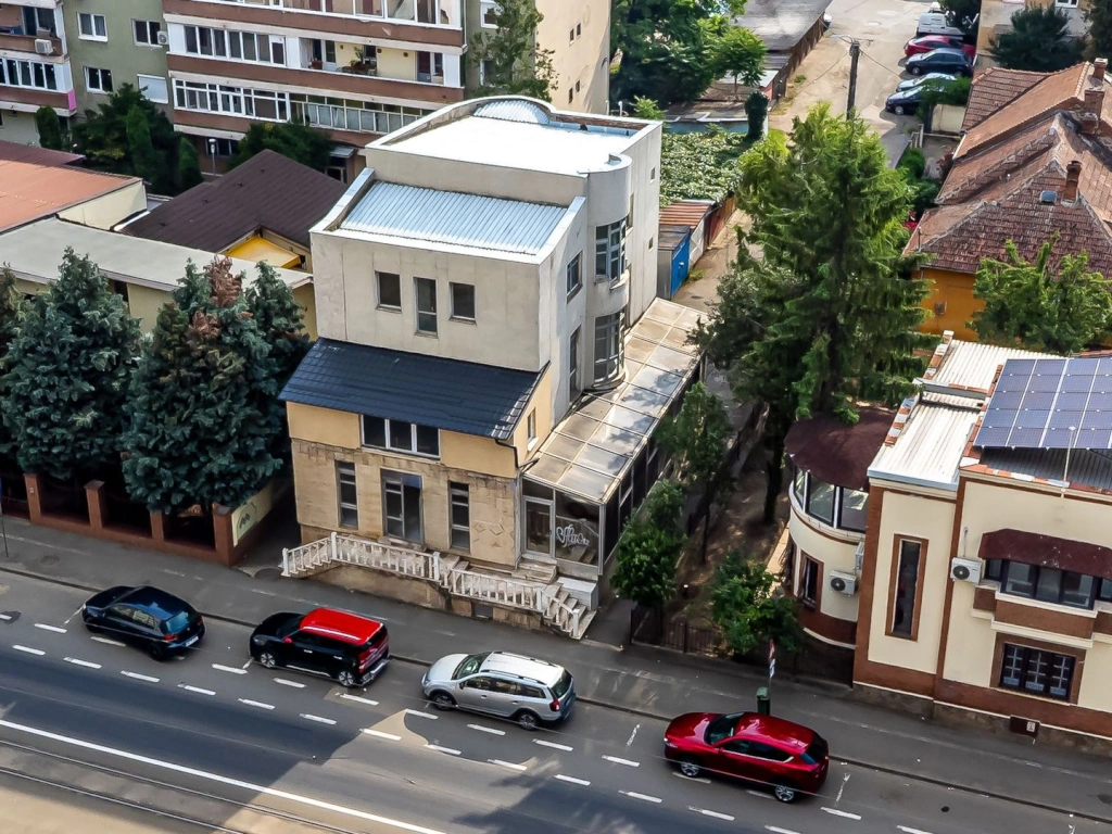 Imobil versatil, ideal pentru investiție, zonă cu trafic intens, Arad