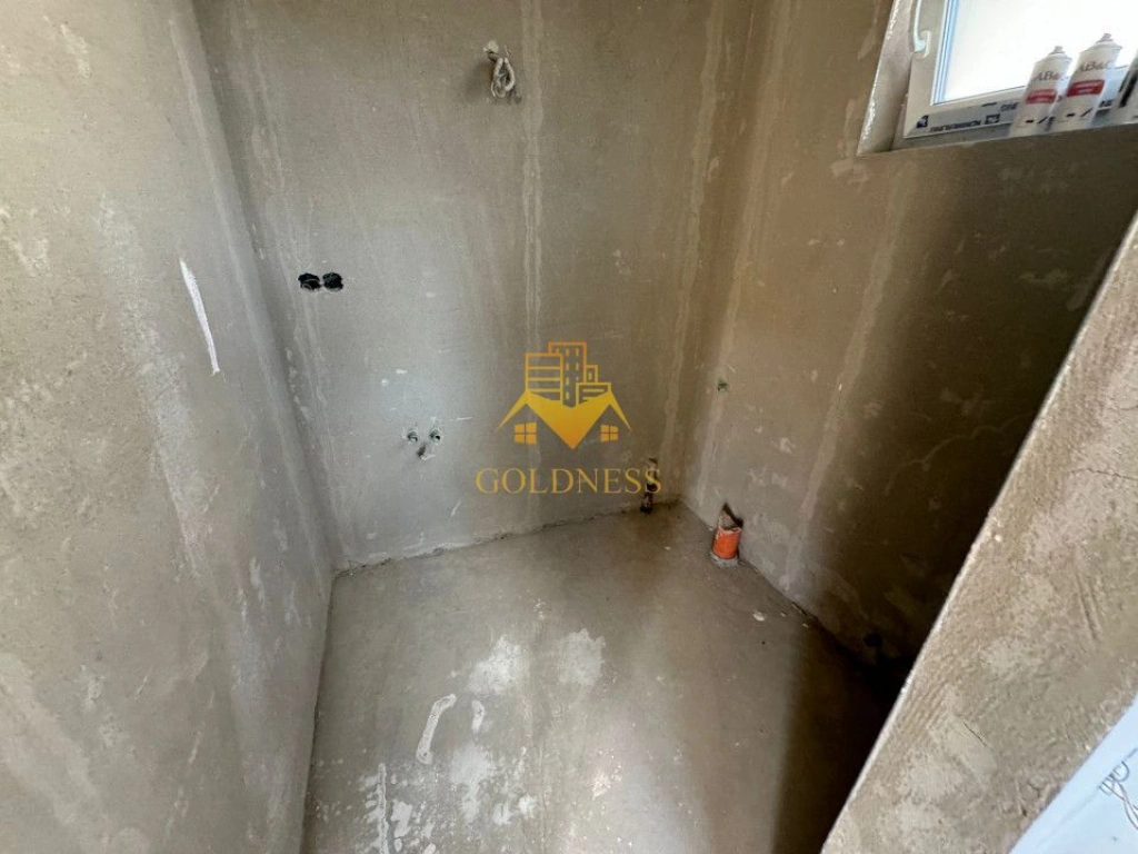 Casa 4 Camere Semifinisata, Curte 450mp, Terasa 65mp,  Dezmir