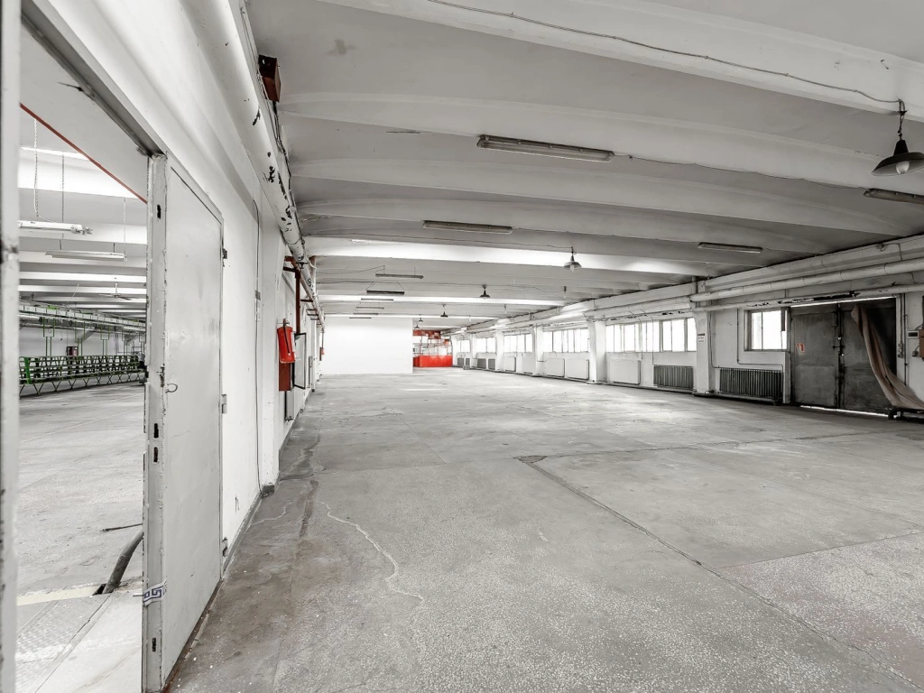 3 hale industriale aproape de A1 Arad