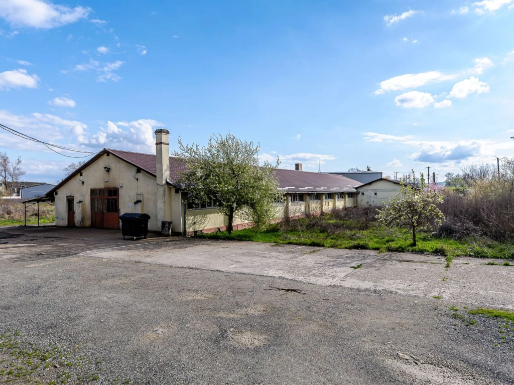 Hala industrială cu teren 10.495 mp – potențial supermarket, Lipova