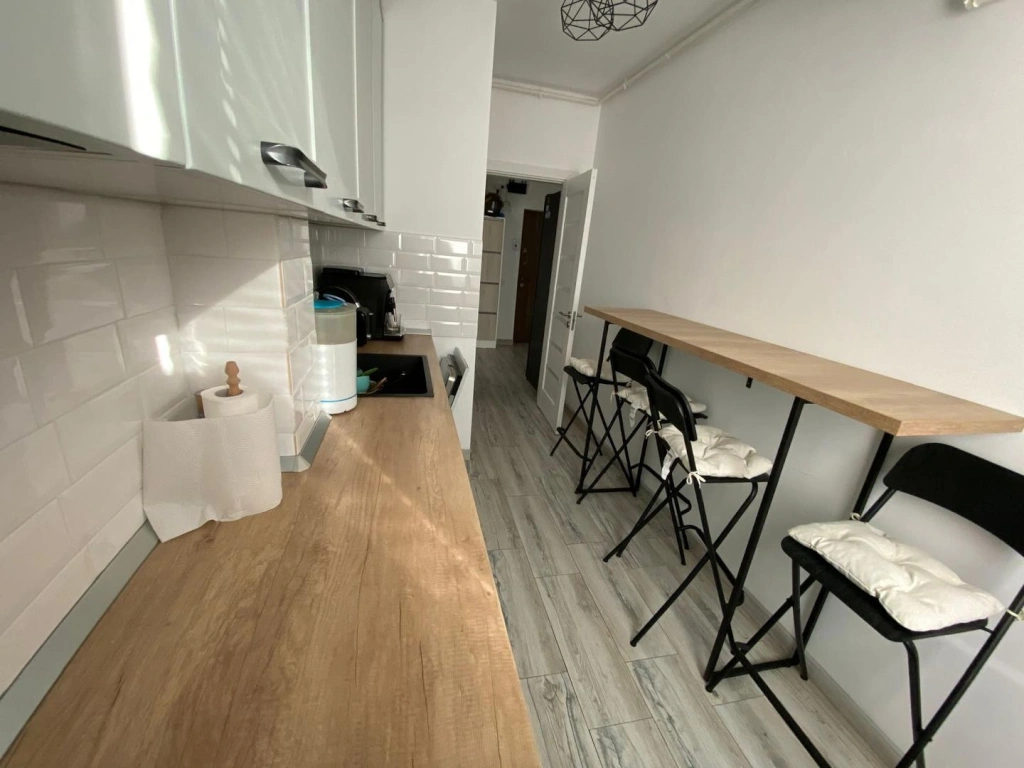 Apartament 3 camere decomandat zona Trapezului