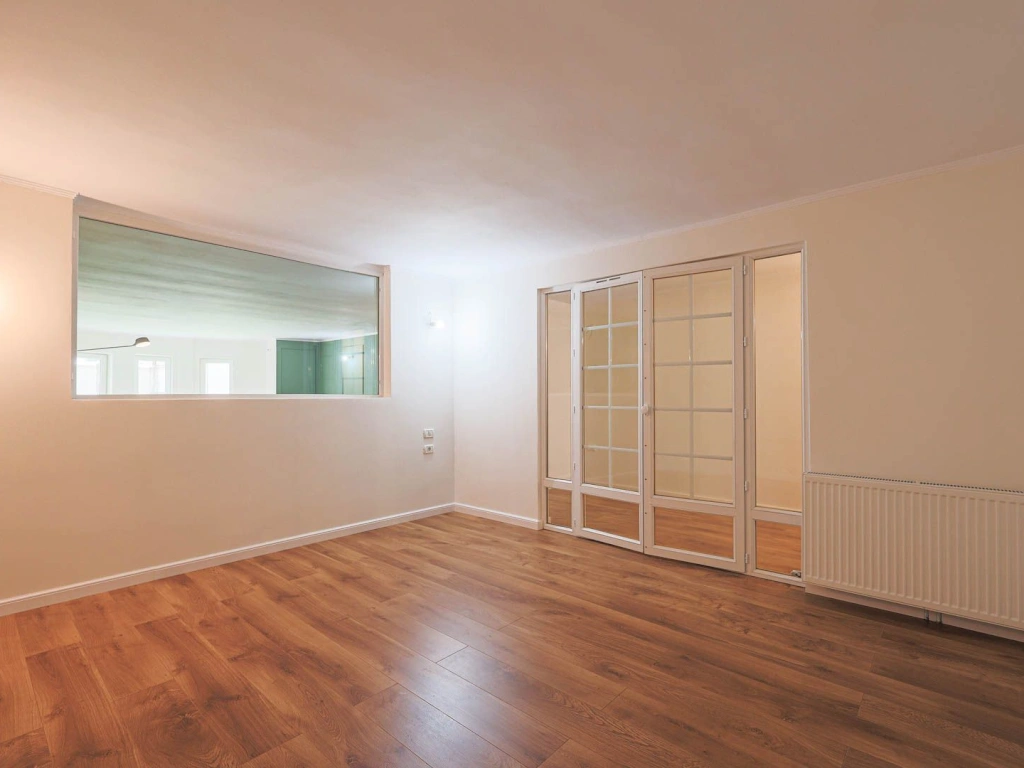 Apartament 95 mp pe Iuliu Maniu la casă, curte proprie inchisa