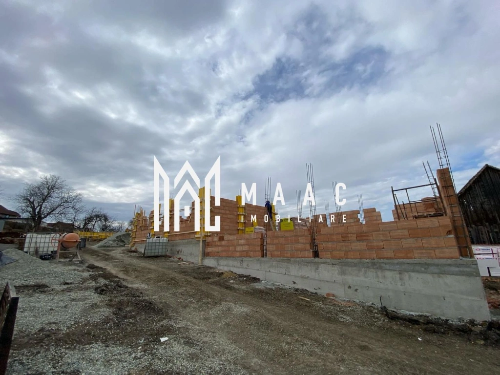 Casă Tip Duplex | 4 Camere | 2 Balcoane | Terasă | Șura Mică