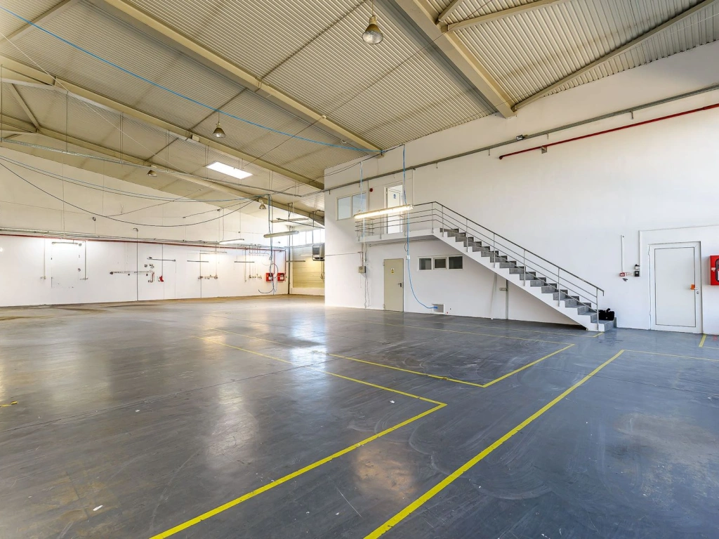 Hală industrială ideală pentru producție sau showroom în Arad 553mp