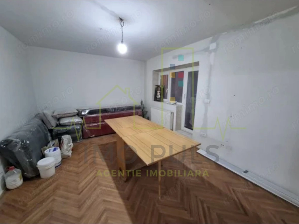 Aradului. Decomandat. 53.58 mp utili + balcon. Centrala proprie