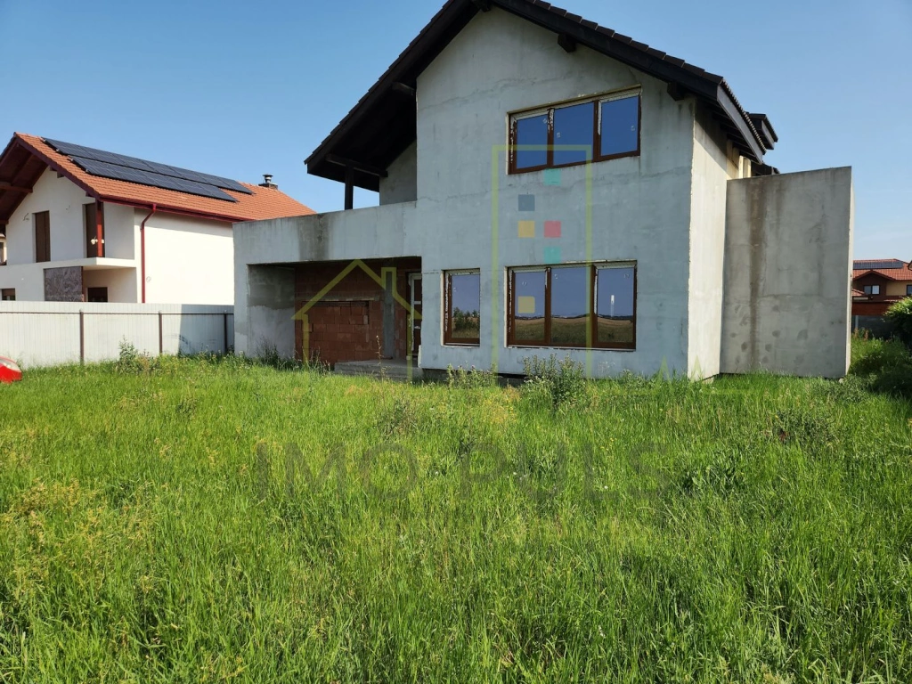 Casa individuala. 700 mp teren. Tersa mare. Suprafete generoase.