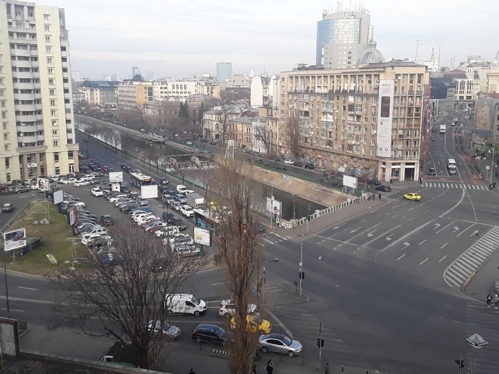 BRASADAS închiriaza ap 2 cam Piata Natiunile Unite etaj 8/17.