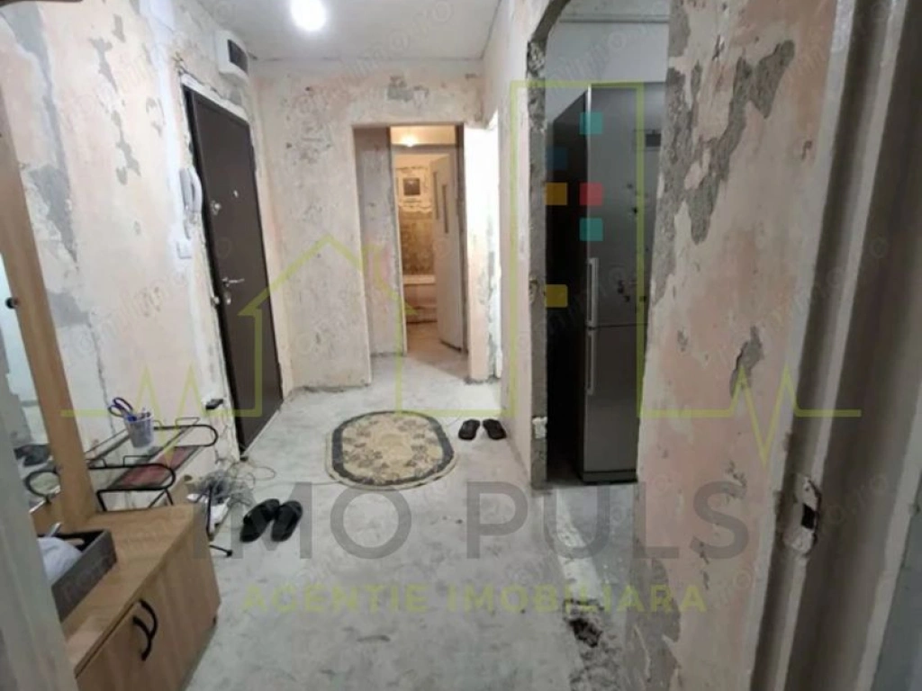 Aradului. Decomandat. 53.58 mp utili + balcon. Centrala proprie