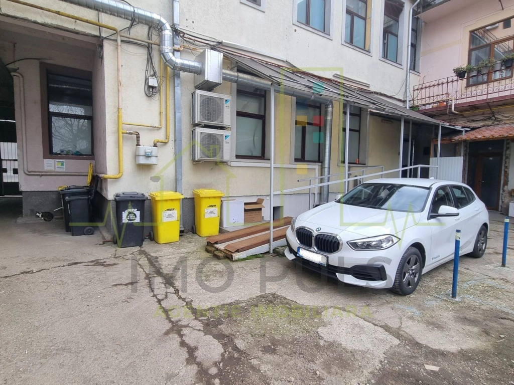 Cladire de inchiriat. La 4 minute de centru. Acces auto.