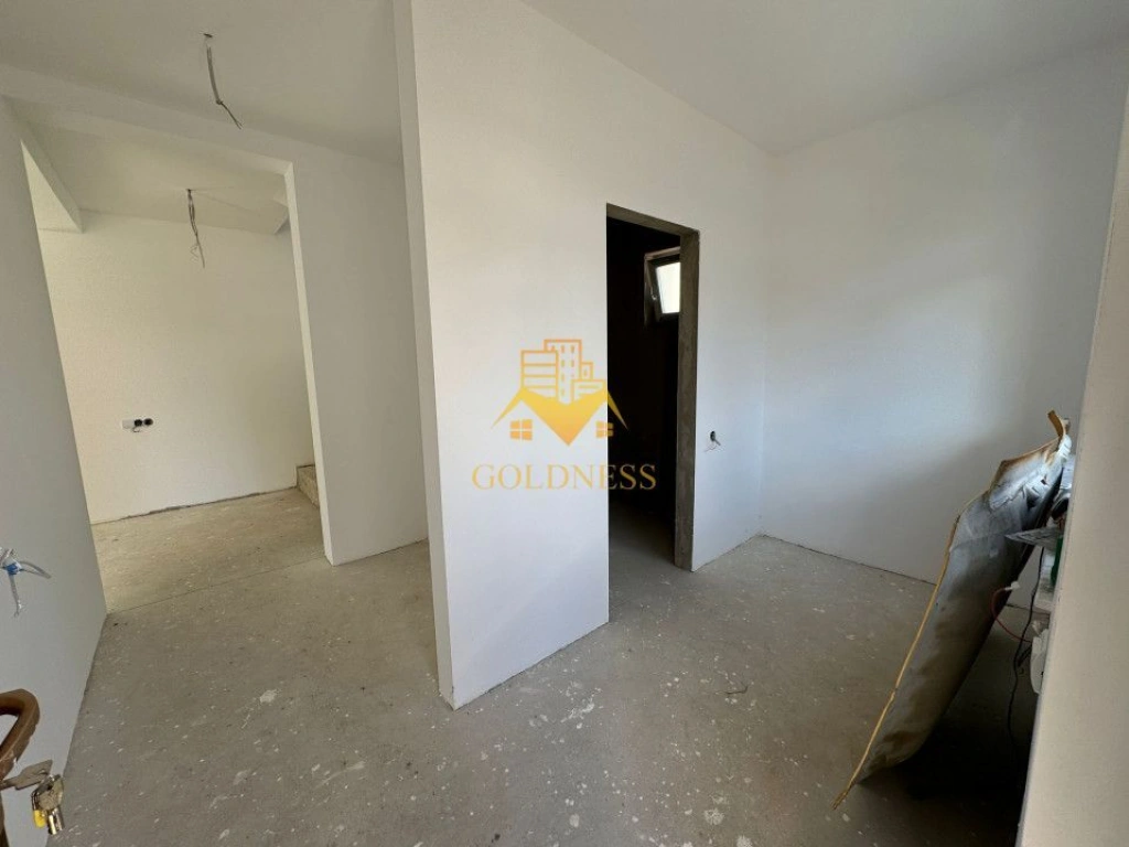 Casa 4 Camere Semifinisata, Curte 450mp, Terasa 65mp,  Dezmir