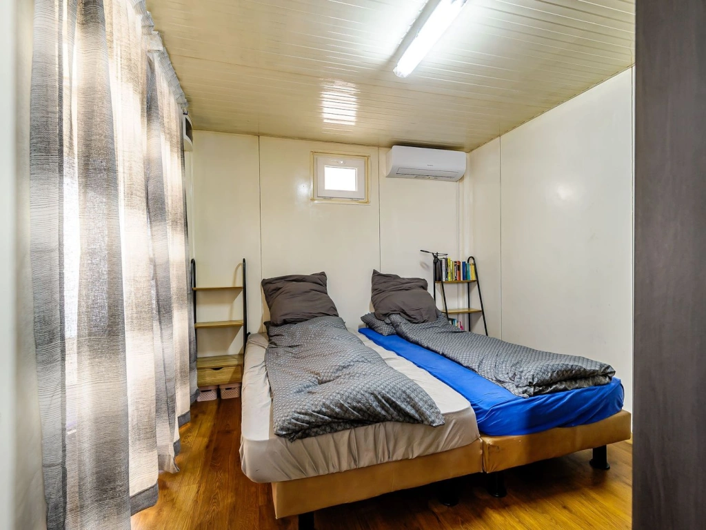 PRET NOU! Casa - tip container - Teren 1987 mp - Turnu - COMISION 0%