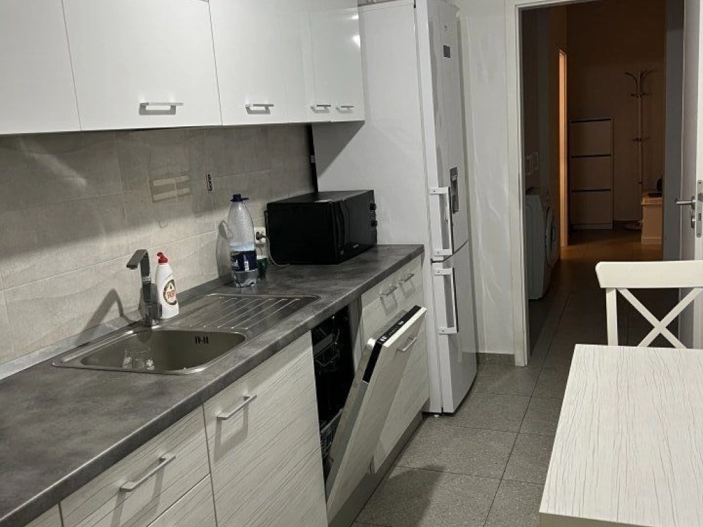 Ag BRASADAS vinde ap 2 cam E3/3 2016 cu parcare zona Fundeni