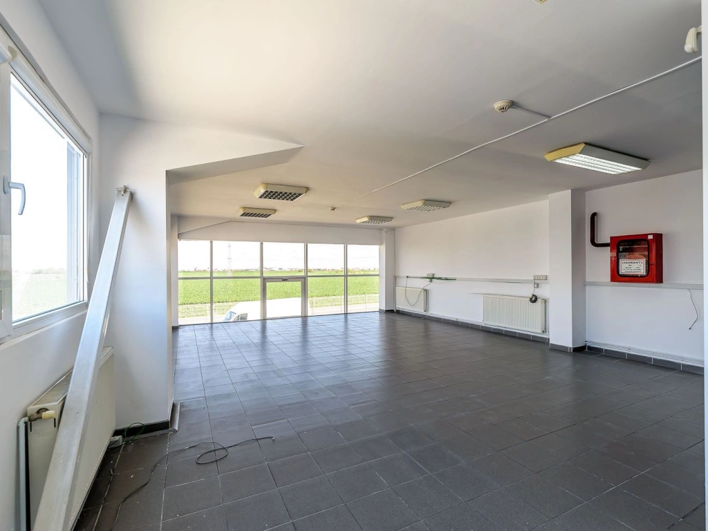 Hală industrială ideală pentru producție sau showroom în Arad 553mp