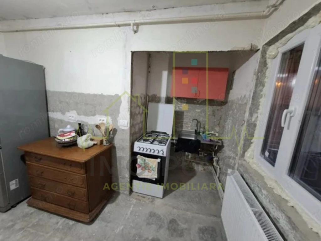 Aradului. Decomandat. 53.58 mp utili + balcon. Centrala proprie