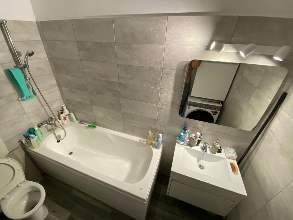 Apartament 3 camere decomandat zona Trapezului