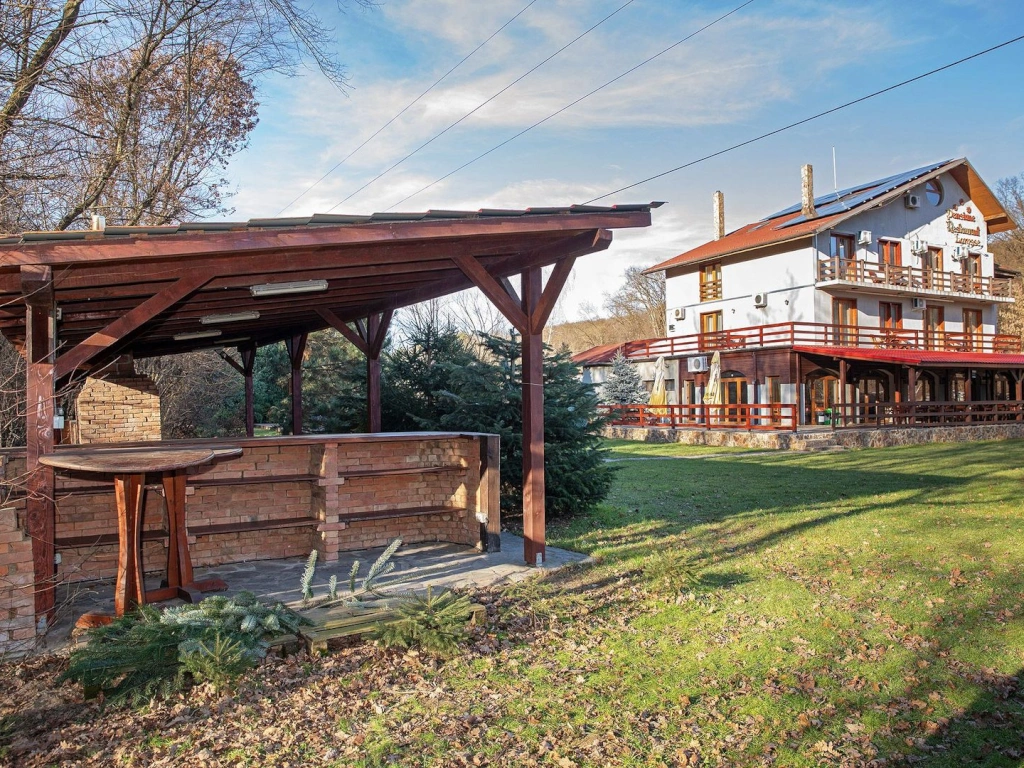 Pensiune, teren 4.460 mp, Hidișelul de Jos, Bihor. 685.000 Euro (neg).