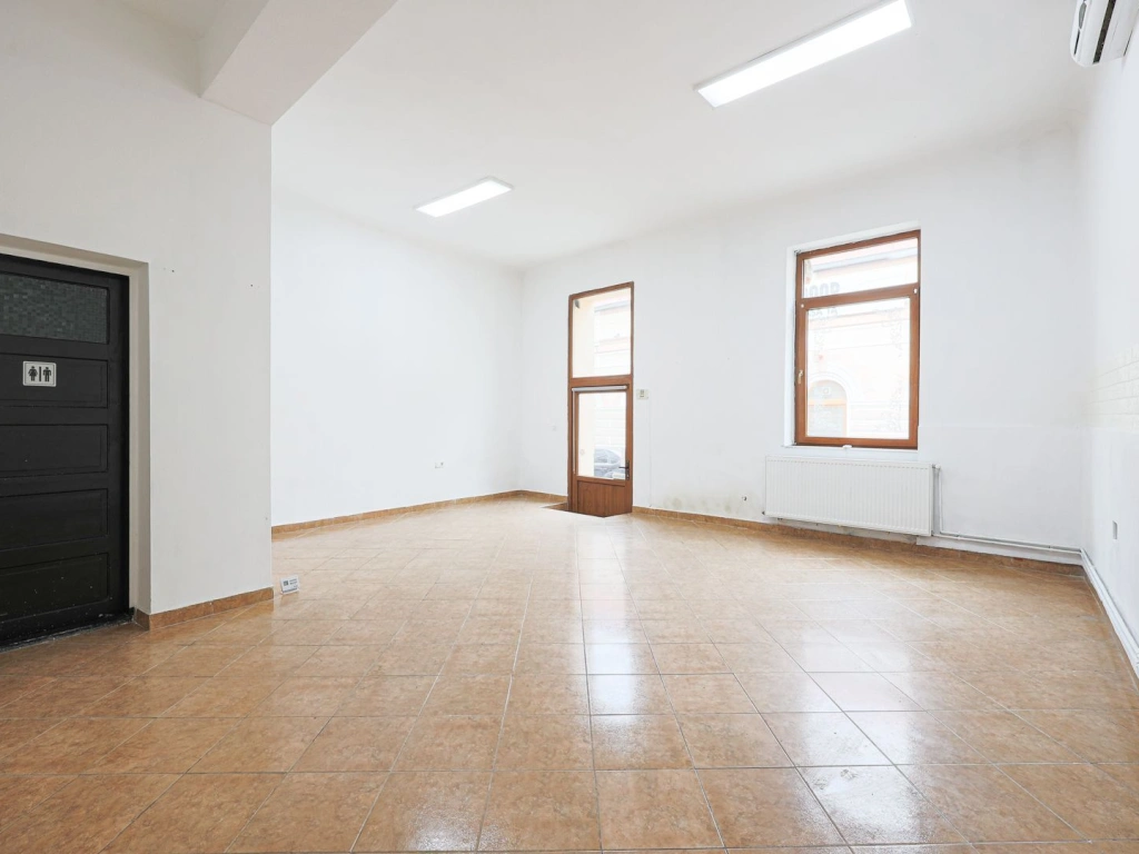 Spațiu comercial – Zona Piața Catedralei, Arad