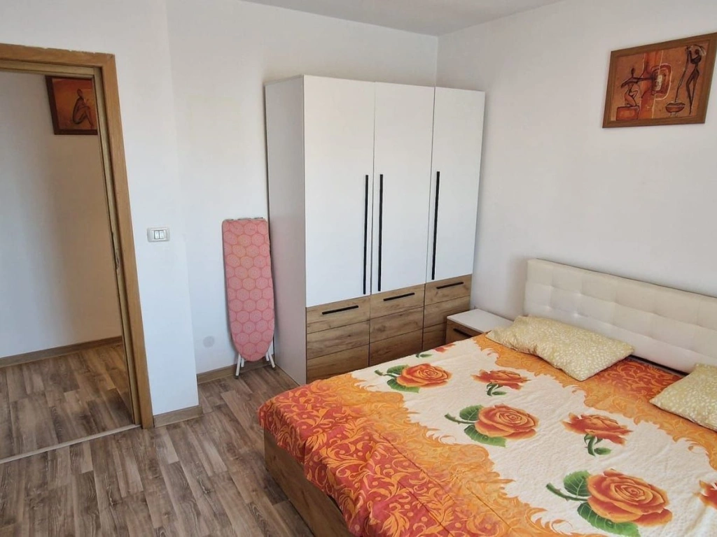 Ag BRASADAS închiriază ap 2 cam etaj 4/9 Piata Alba Iulia.