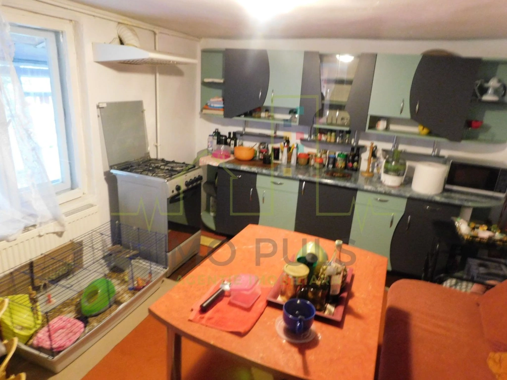 Teren 1187 mp. Centrala proprie.