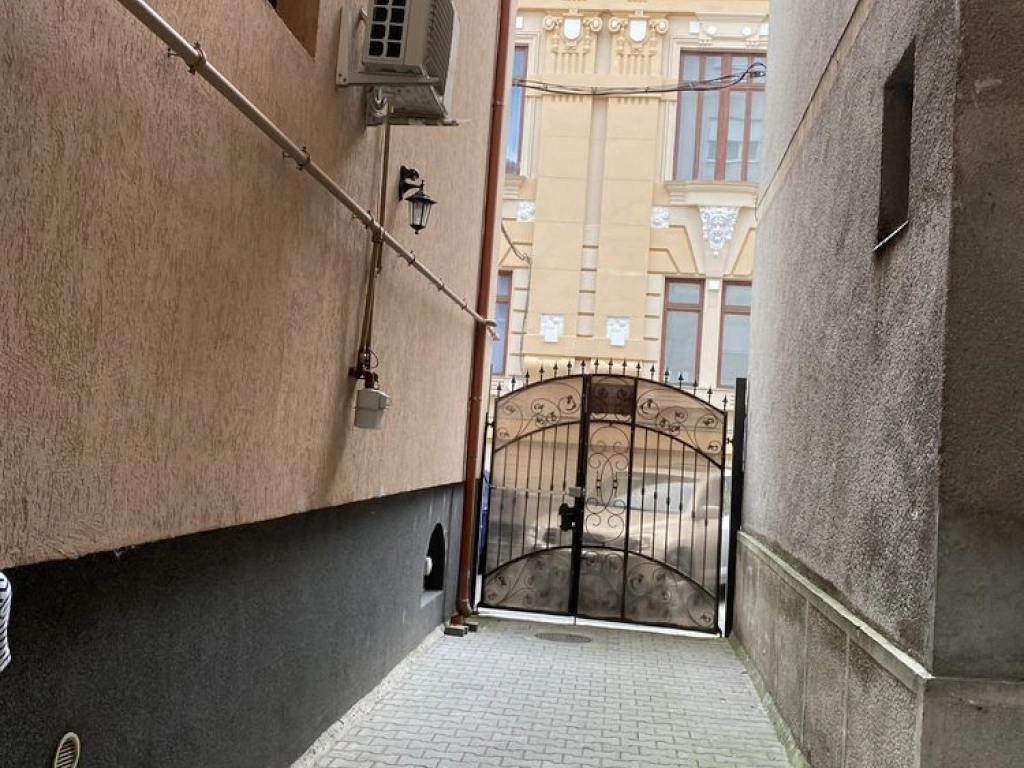 BRASADAS vinde casa pt locuit / afaceri zona ULTRACENTRALA.