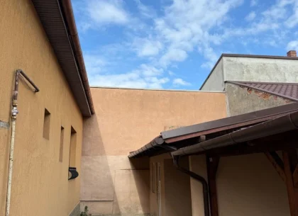 BRASADAS vinde casa 7 cam 11 ari teren renovată integral.