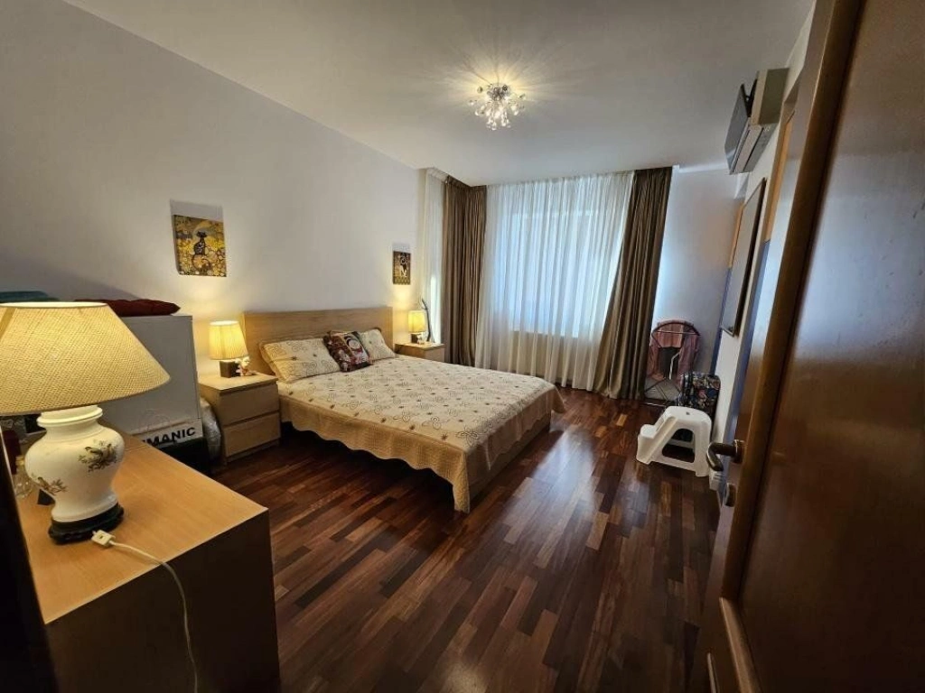 Ap. 3 cam. Herastrau Nordului, 3 bai, view liber, parcare, boxa.