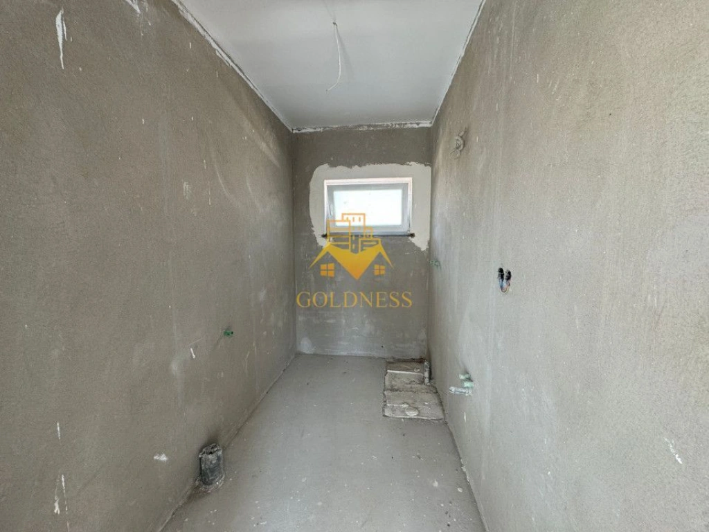 Casa 4 Camere Semifinisata, Curte 450mp, Terasa 65mp,  Dezmir