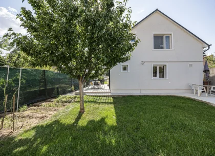 Casă spațioasă, 2 dormitoare,  terasă – zona Lebăda, comision 0%