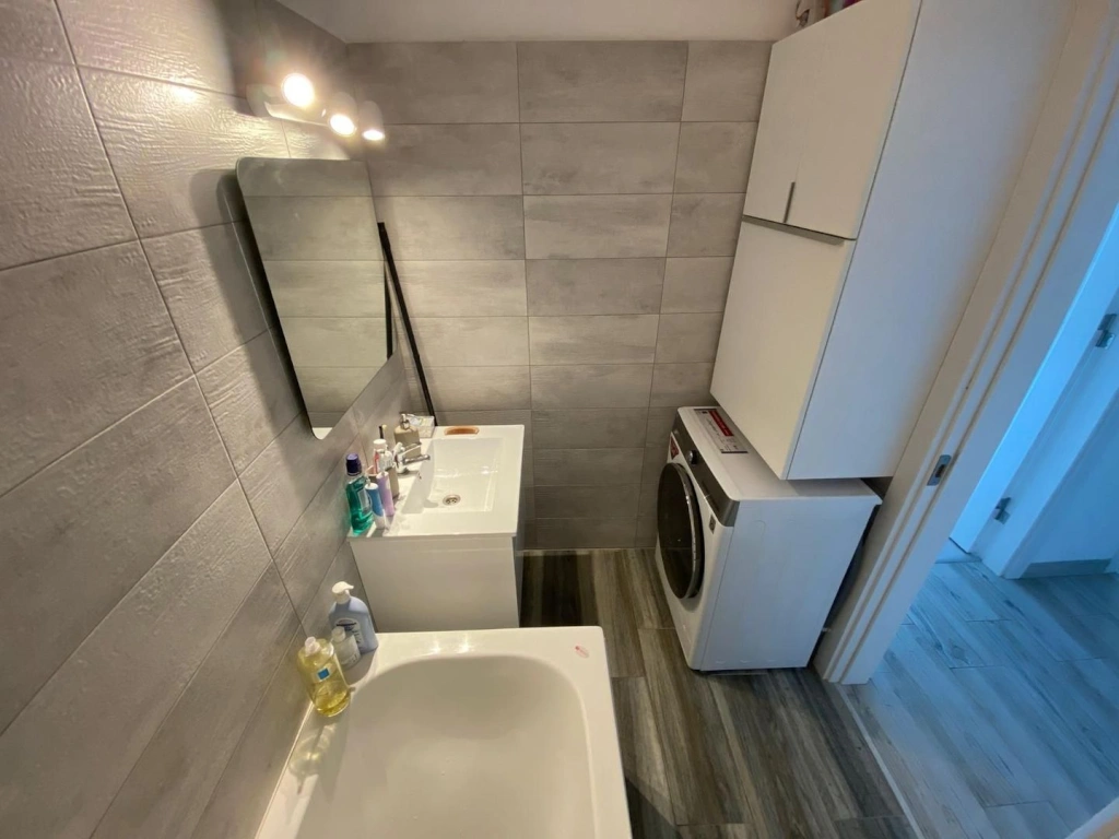 Apartament 3 camere decomandat zona Trapezului