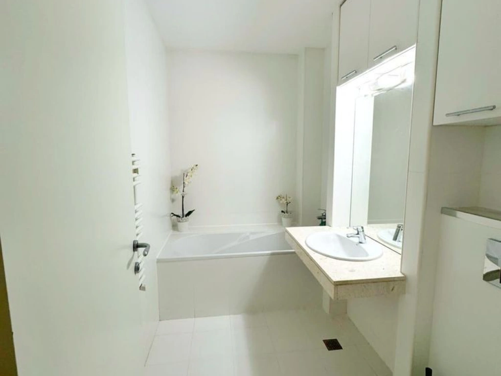 BRASADAS închiriază ap 2 cam etaj 2 50mp UNIRII tip Studio.