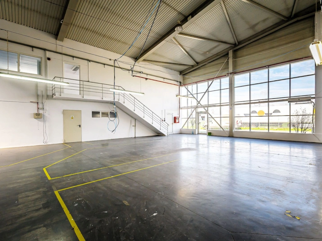 Hală industrială ideală pentru producție sau showroom în Arad 553mp