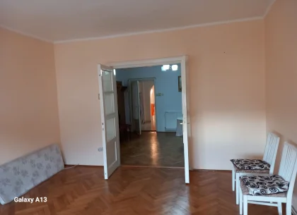 BRASADAS vinde casa 2 cam cu etaj 6 ari zona Bercu Rosu.