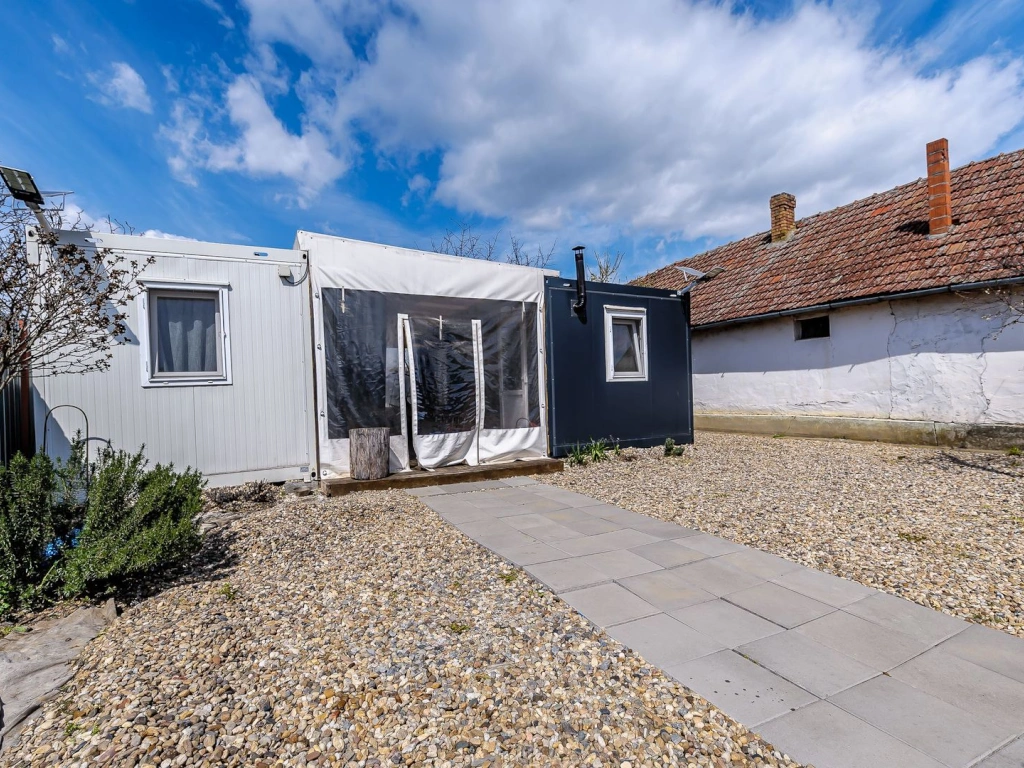 PRET NOU! Casa - tip container - Teren 1987 mp - Turnu - COMISION 0%