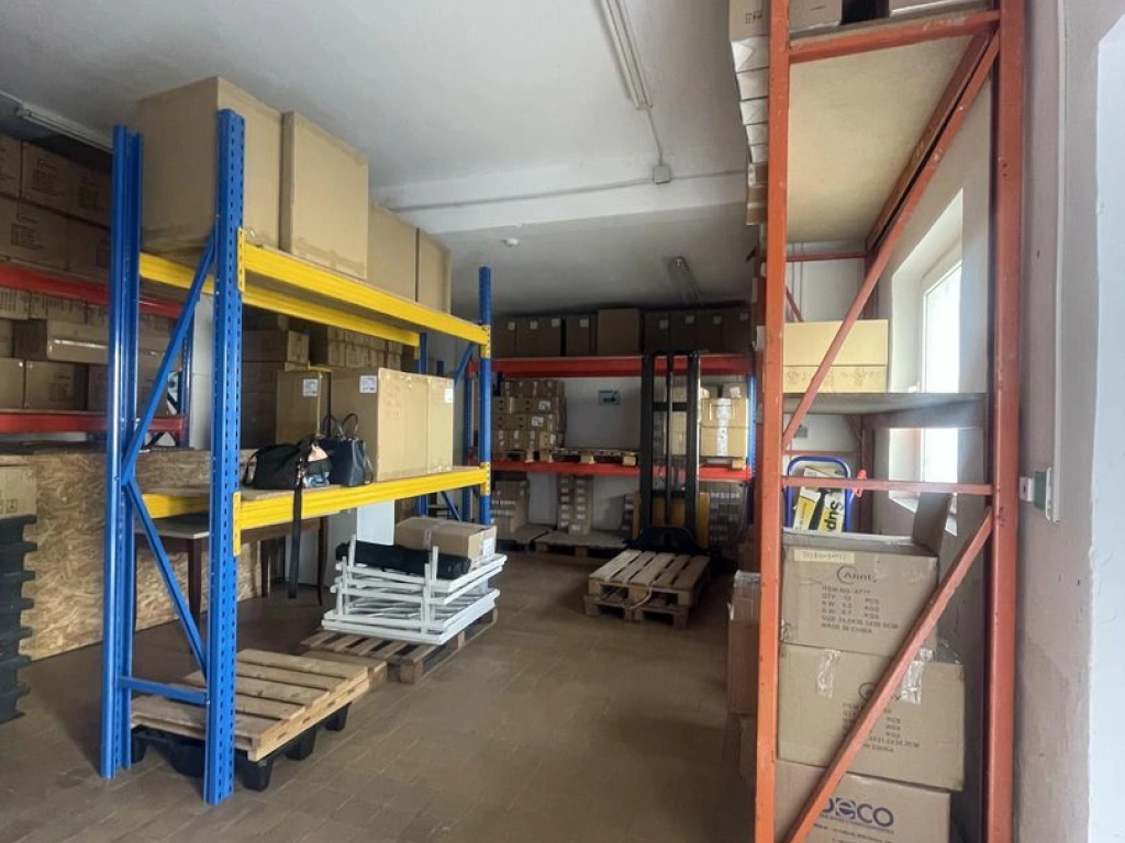 🚀 Spațiu Comercial Multifuncțional 158 mp la intrarea Aqua-Roman Parq